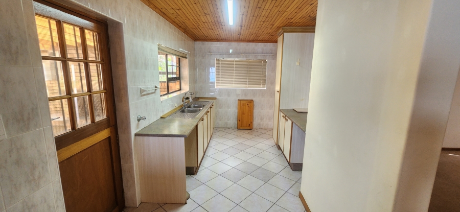 5 Bedroom Property for Sale in Dana Bay Western Cape